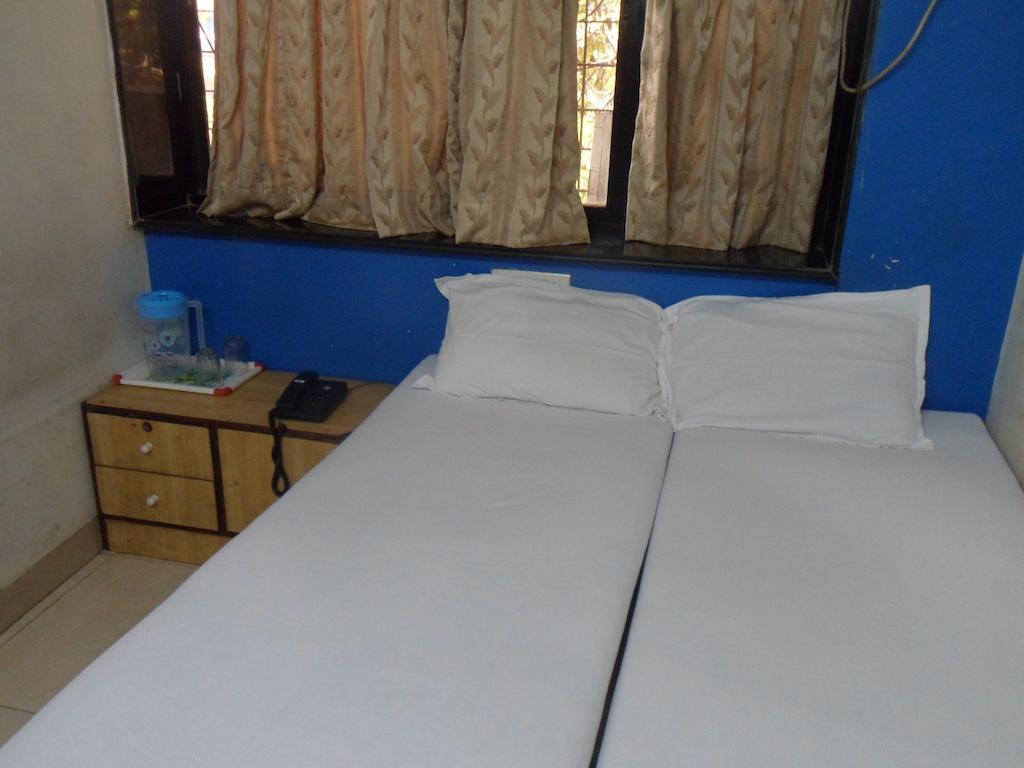 Hotel Happyland Mumbai Room photo